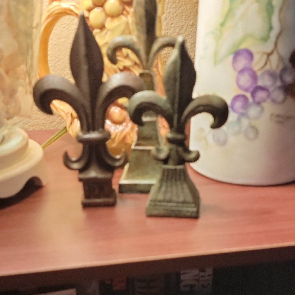 Elegant Fleur-de-Lis Sculptures